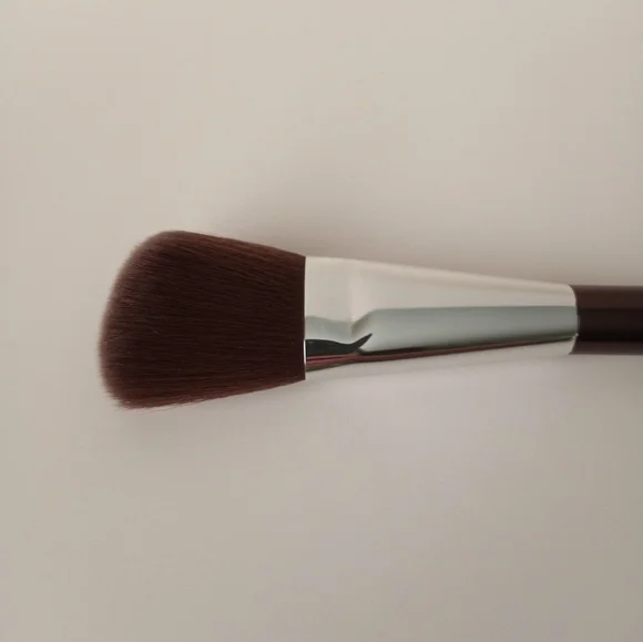 BECCA Angled Highlighting Brush NIB - Picture 4 of 5